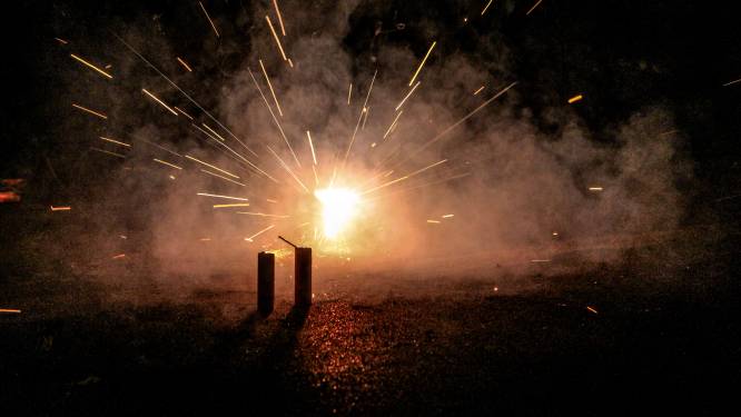 Schade door vuurwerk? VVD Waalwijk wil geld zien van daders: ‘Het is onacceptabel’