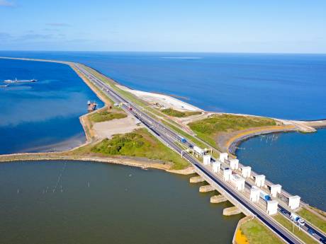Bedrijven Urk blokkeren op laatste moment akkoord over bredere sluis Afsluitdijk: ‘Not amused’