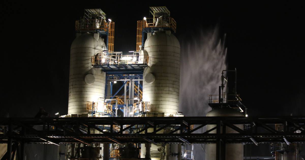 Bij het bedrijf Nouryon Polymer Chemicals Hulpdiensten massaal uitgerukt voor chloorlek in Botlek | Rotterdam |. @nouryon.