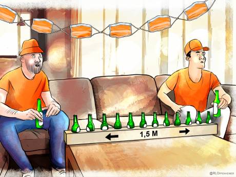 Knuffelen of niet? En zonder afstand juichen voor Oranje? ‘Overweeg goed of je het risico aangaat’