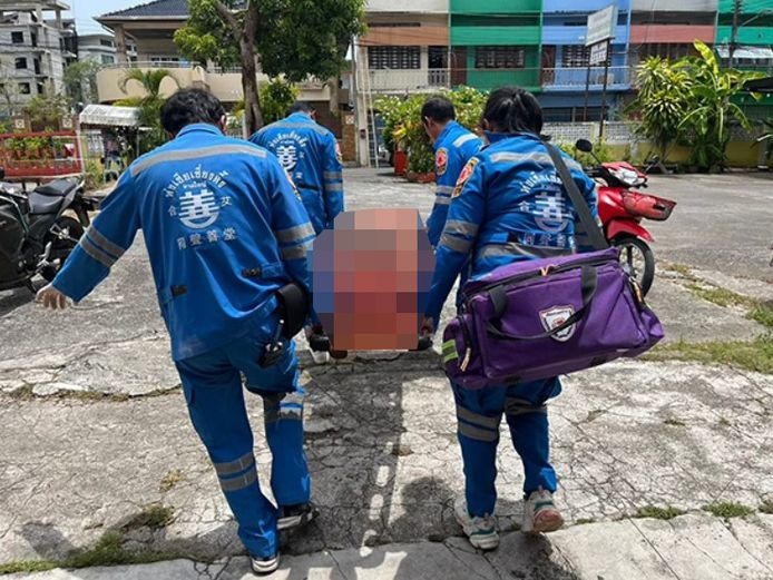 Het zwaargewonde slachtoffer werd volgens Thaise media kritiek naar het ziekenhuis gebracht.