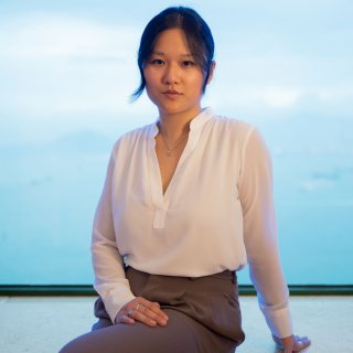 Willen we wel een AI-superassistent? Karen Hao: ‘Hoe draagt zo’n systeem bij aan de waarde van het leven, als het alle banen overneemt?’
