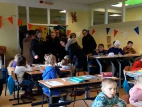 Eerste schooldag Wit-Russische kinderen in Alphen: 'Heel bijzonder'