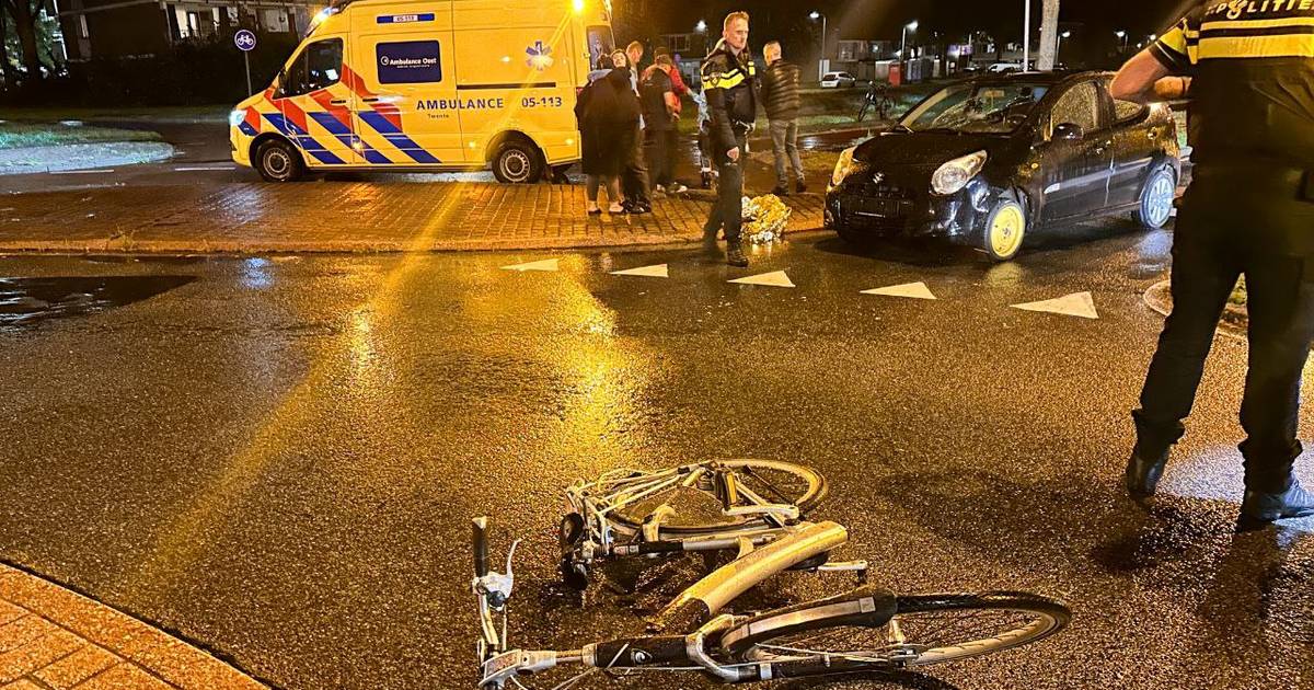 Fietser geschept bij aanrijding in Enschede.