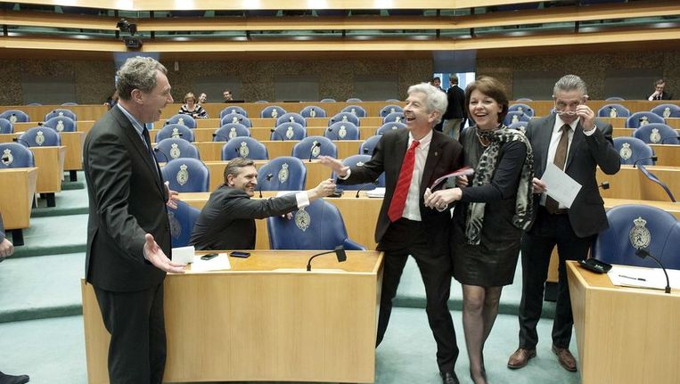 Debat over de agenda van de Europese Top. PvdA-woordvoerder Ronald Plasterk temidden van CDA-ers Ormel, Haersma Buma en Blanksma. Beeld anp