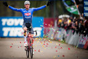 Mathieu van der Poel wint in Antwerpen.