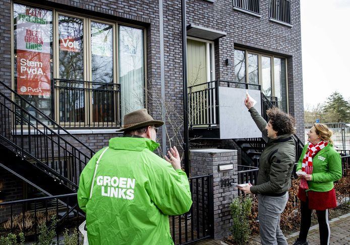 GroenLinks-lijsttrekker Jesse Klaver op campagne in de binnenstad van Den Bosch.