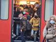 Beelden van tjokvolle trein tussen Roeselare en Brugge oogsten kritiek: “Compleet onverantwoord in coronatijden” 