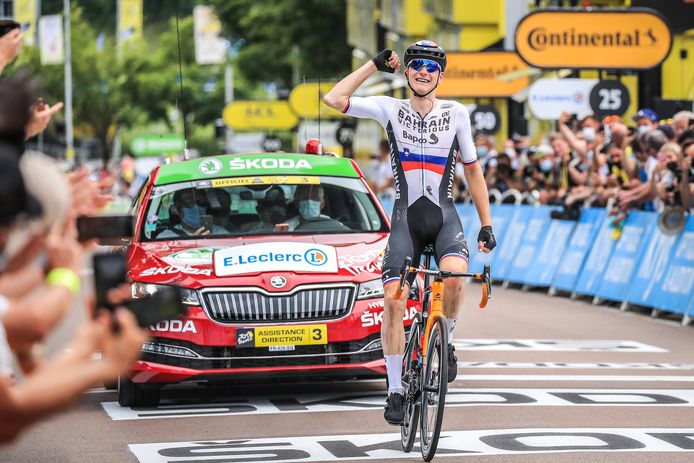Matej Mohoric won de etappe van Vierzon naar Le Creusot na een knappe solo. Hij bleef zijn medevluchter Jasper Stuyven liefst 80 seconden voor.