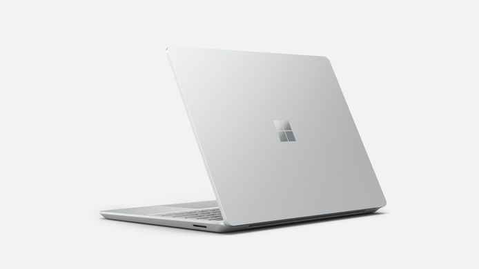 De nieuwe Microsoft Surface Laptop Go 2 in 'Platinum'.