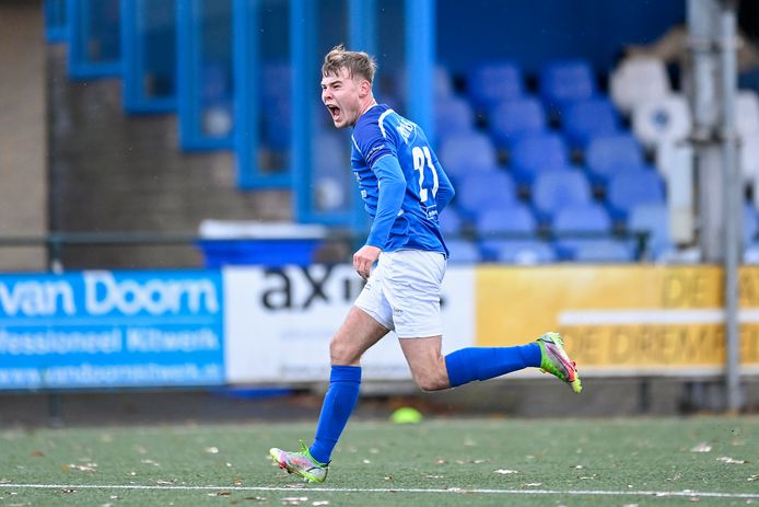 Matchwinnaar Justin Spies viert zijn goal tegen AFC.