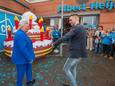 Deze vrijdag, 31 maart, is Maria Smeijers (65) exact 50 jaar in dienst van de Albert Heijn in Putte. Ze heeft nooit ergens anders gewerkt. Ze werd thuis opgehaald door filiaalmanager Jeremy Dudok en verrast door haar collega's.