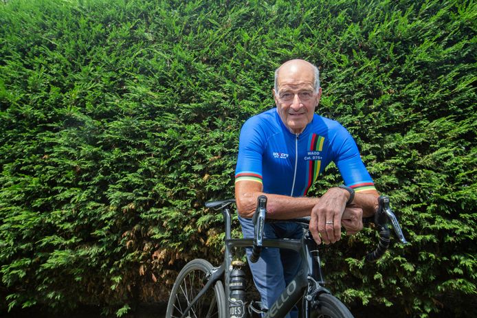 Exgeletruidrager Willy Teirlinck wordt op zijn 74ste wereldkampioen