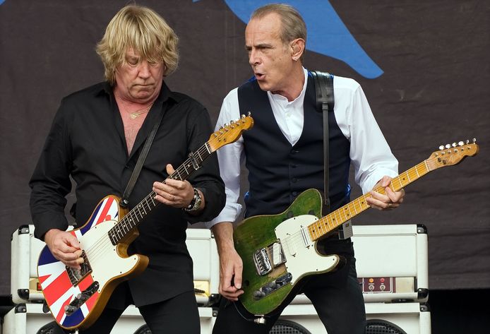 De vorig jaar overleden Rick Parfitt (links) met Francis Rossi in 2009 op het festival van Glastonbury.