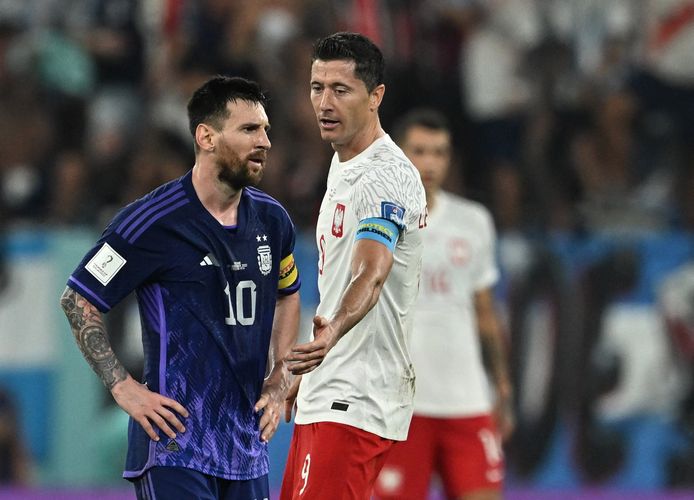 In de slotseconden kwam het nog tot een akkefietje tussen Lionel Messi en Robert Lewandowski.
