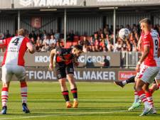 LIVE play-offs | Sterk begin van Almere City tegen Emmen, Burnet haalt bal Barbet van de lijn