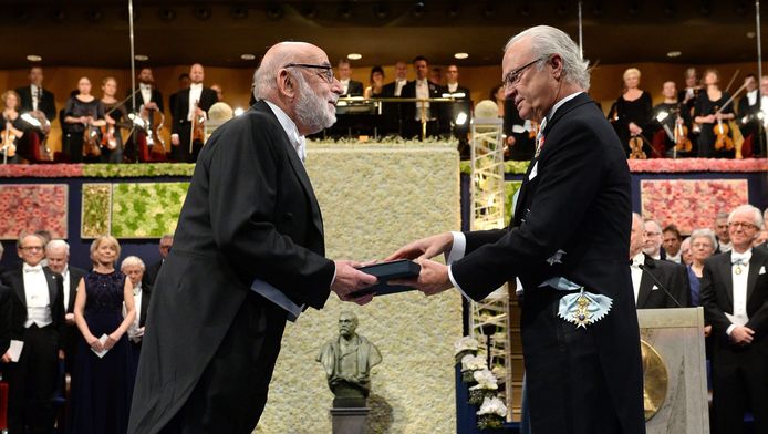 Onze landgenoot François Englert ontving in 2013 de Nobelprijs voor Fysica uit de handen van de Zweedse koning Carl Gustaf.