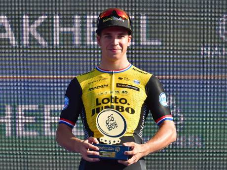 Groenewegen nipt geklopt door Viviani in Dubai