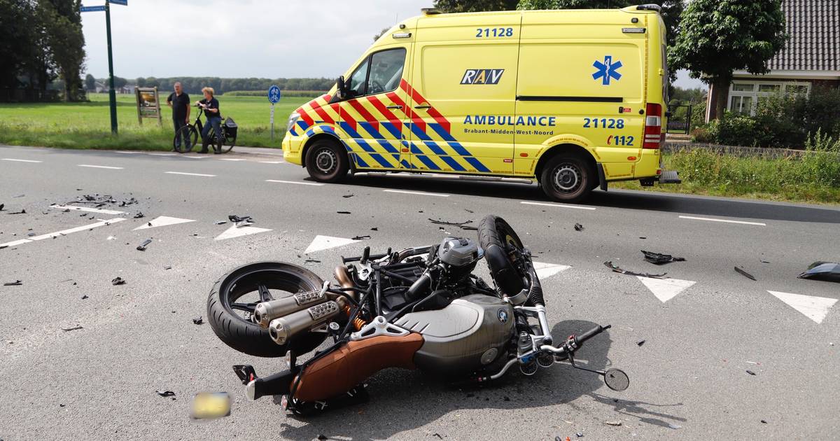 Motorrijder gewond bij botsing met auto in Sint Hubert.