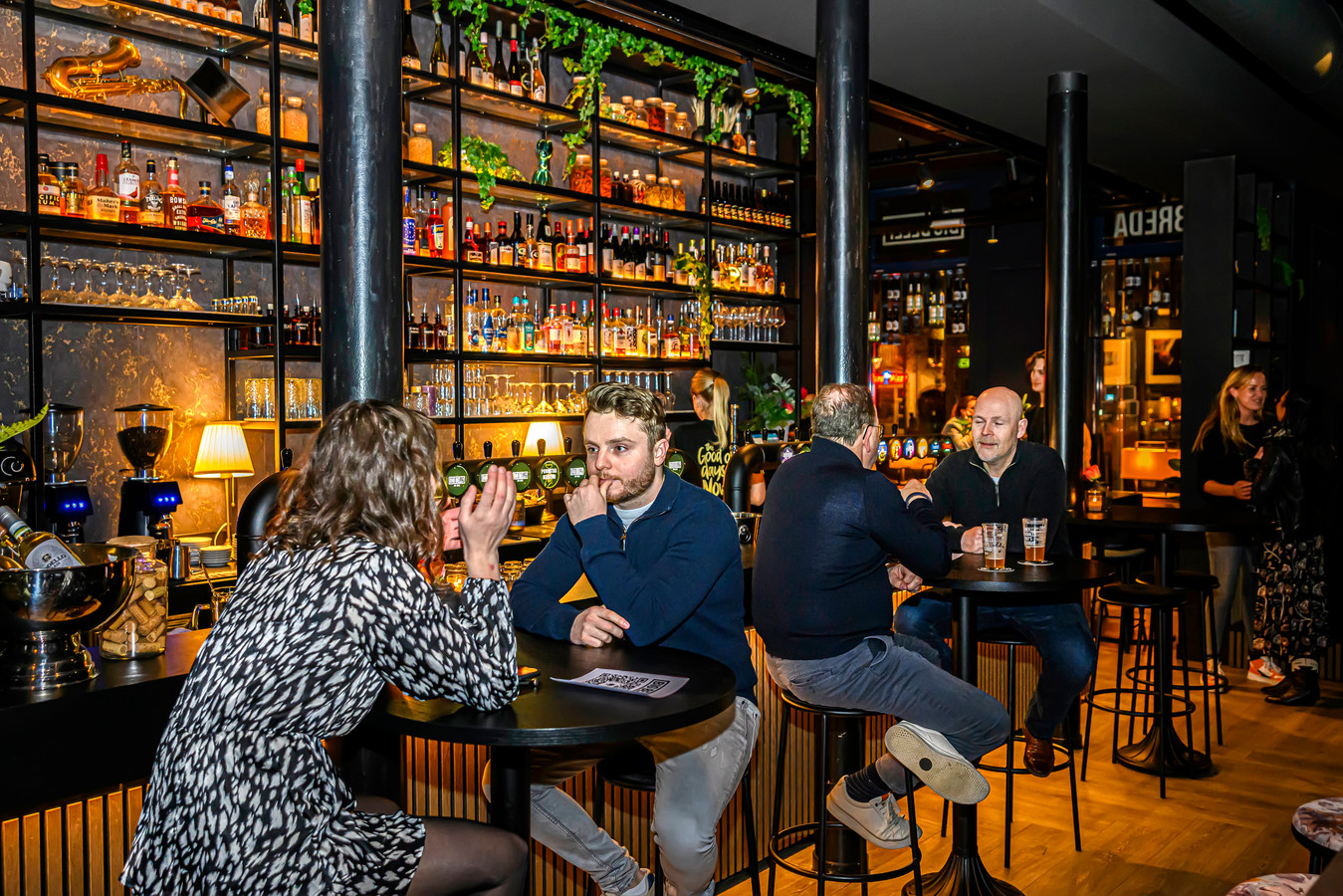 Big Belly Bar heeft 24 wisseltaps maar serveert ook gerechten met een culinaire twist br br Foto AD