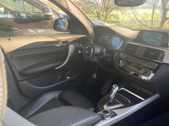 Dievenbende viseert BMW’s in Edegem en Kontich: “Nog een ‘geluk’ dat ze niet met het hele dashboard weg zijn”