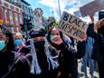 Grote opkomst op ‘Black Lives Matter’-protest in&nbsp;Antwerpen: “Hoeveel keer ik ben uitgescholden omwille van mijn huidskleur? Ik ben de tel kwijtgeraakt”