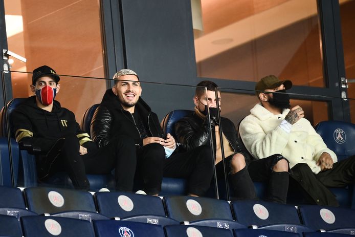 Ook Paredes (tweede van links) en Verratti (derde van links) ontbreken bij PSG.