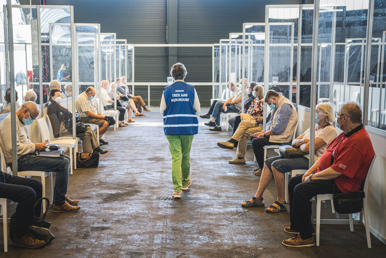 Het vaccinatiecentrum in het Gentse Flanders Expo. Beeld Wannes Nimmegeers