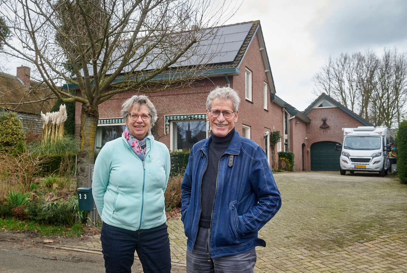 Klaas en Toprak lezen derde boek voor De Weddenschap YouTube