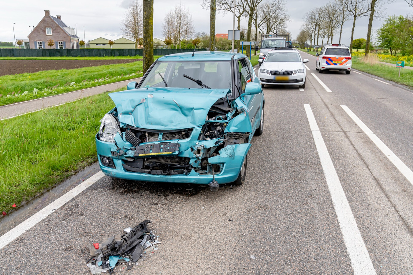 Automobilist rijdt tegen voorligger aan in Zevenbergen, twee gewonden