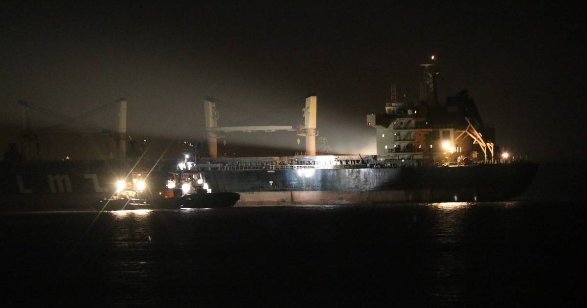 Brand op schip op Westerschelde