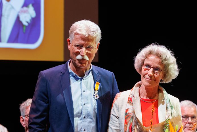 Karst de Vries uit IJsselmuiden werd Ridder in de Orde van Oranje-Nassau.