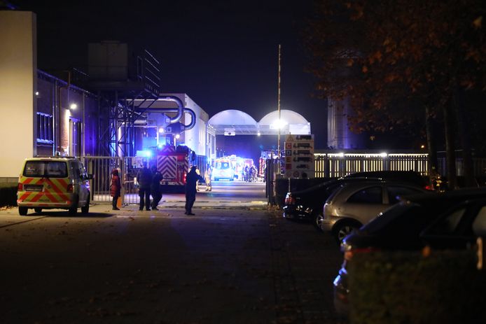 Drie personen naar ziekenhuis na brand bij Koffie Rombouts | Aartselaar ...