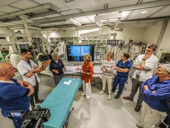 Minister Crevits bezoekt ‘stroke unit’ az groeninge, ziekenhuis op weg naar erkenning als centrum voor invasieve beroertezorg
