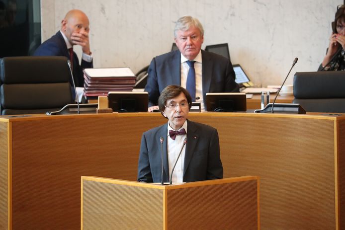 Kersvers minister-president Elio Di Rupo (PS) in het Waalse parlement vandaag.