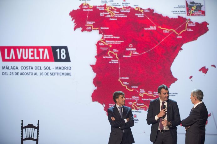 Pedro Delgado met Vuelta-baas Javier Guillen en de Spaanse journalist Carlos de Andres.