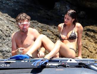 Leonardo DiCaprio (43) geniet van zon, zee, strand én Camila Morrone (21)