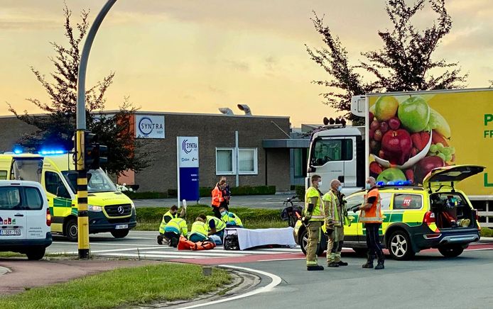 Het ongeval gebeurde op 28 juli 2021, op het kruispunt van de Rijksweg met de Oostnieuwkerksesteenweg in Roeselare.