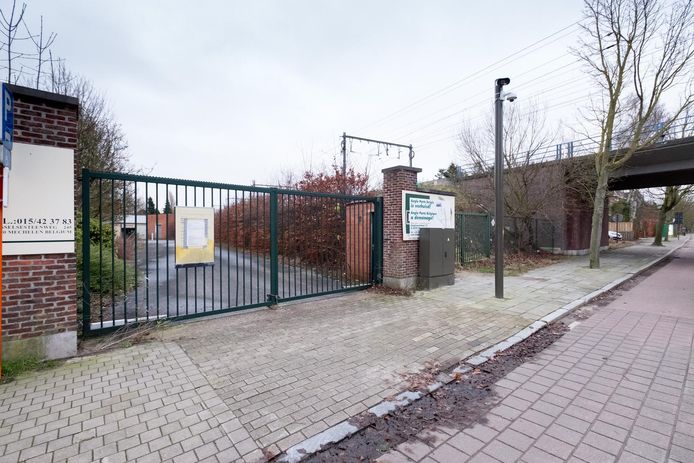 Op de site langs het spoor aan de Brusselsesteenweg komt een rusthuis.