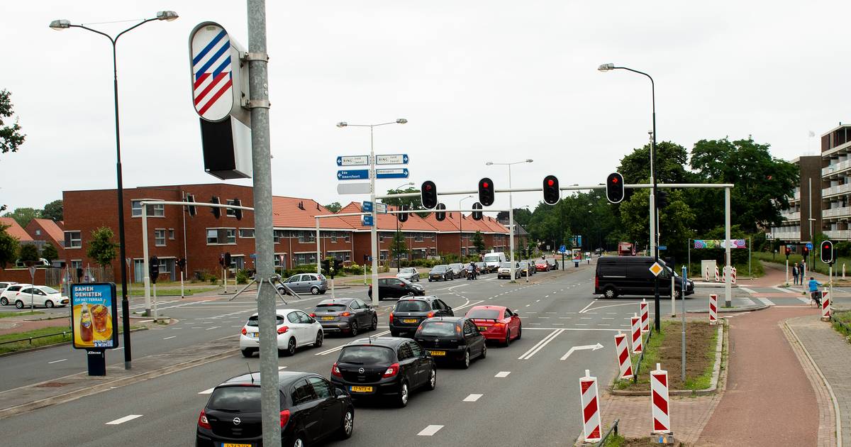 Moeten er meer politieauto's op de weg komen en minder flitsers?