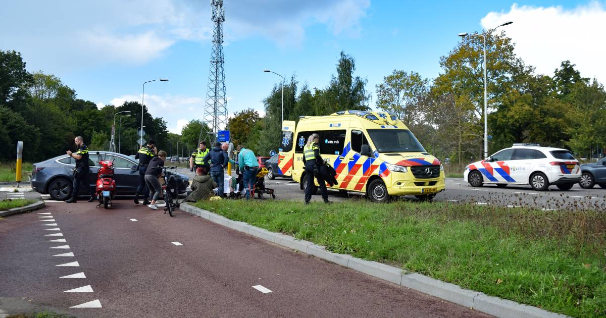 Alweer raakt scooterrijdster gewond na aanrijding met auto op de Liemersweg.
