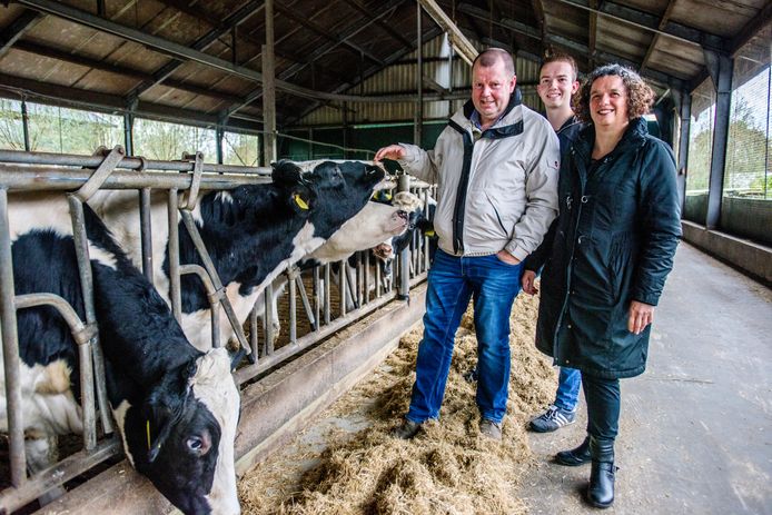 Jan van Esch en zijn vrouw Ingrid leggen zich al toe op hun kinderdagverblijf Tierelier. Zoon Arjan wil vanaf 2019 als melkveehouder in een koeientuin gaan pionieren.
