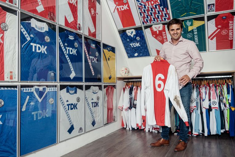 Ik heb een contract gemaakt in stand houden Demonstreer Hij verzamelde 130 shirts van Ajaxhelden: 'Het gras van de mat zit er nog  op'