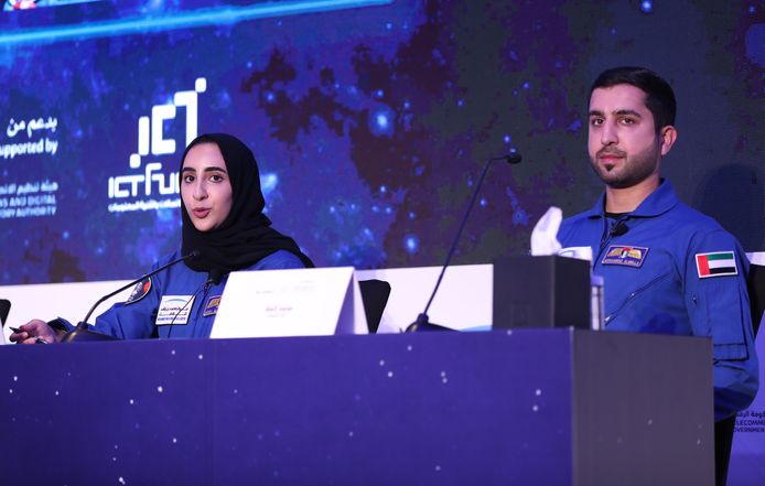 Avec son compatriote Mohamad al-Mulla, 33 ans, Nora al-Matrouchi partira cette année aux États-Unis pour s'entraîner au Centre spatial Johnson de la Nasa, à Houston (Texas).