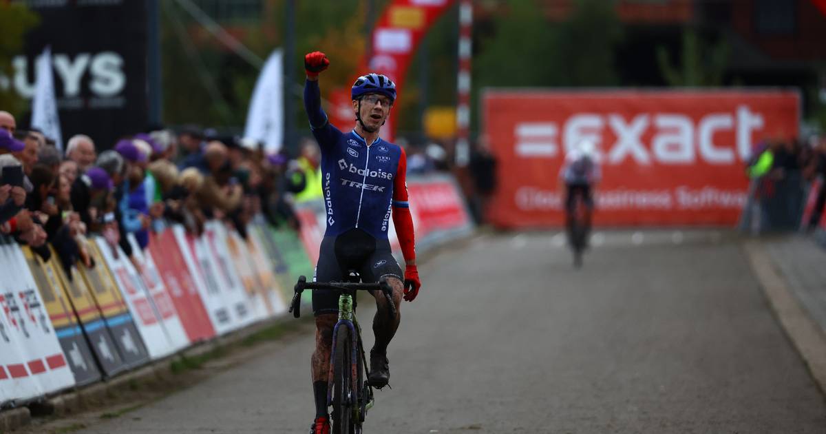 Lars van der Haar wint amusante seizoensopener in Beringen na spannend duel met Michael Vanthourenho