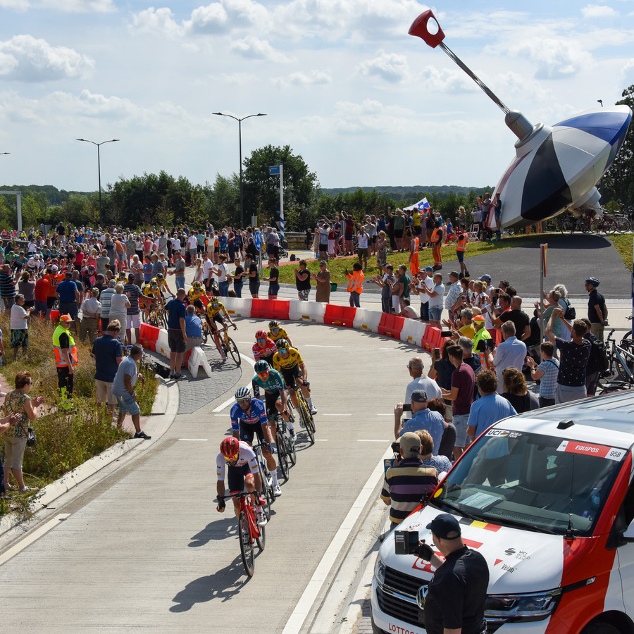 de-vuelta-in-oosterhout-nog-nooit-zag-de-weststadweg-zoveel-volk