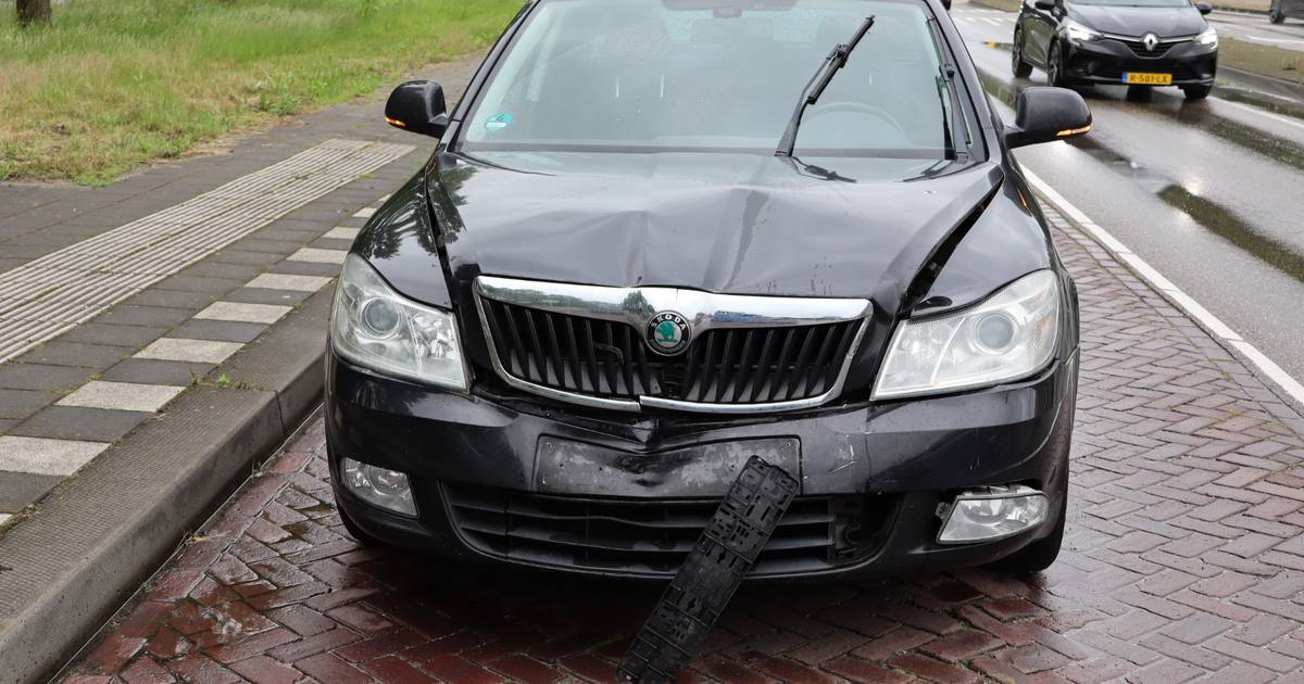 Twee auto’s beschadigd bij kop-staartbotsing in Drunen.