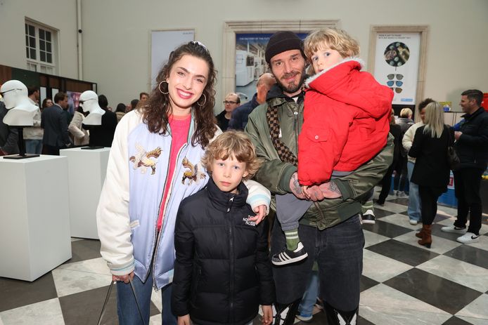 Olga Leyers met haar partner Giancarlo en zijn kinderen Omar en Pablo.