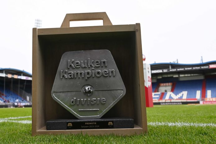 Het zilveren schild dat wordt uitgereikt als een club promotie naar de eredivisie heeft bewerkstelligd. Het kampioenschap in de KKD levert een gouden schild op.