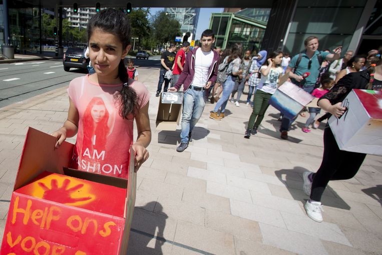 Asielkinderen protesteren in Den Haag tegen gedwongen verhuizing. Beeld ANP